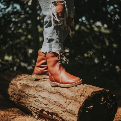 Botins de Couro para Mulher com Forro Interior de Lã e Pormenor de Laço